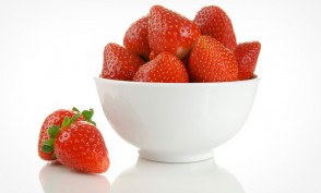 Image of fresh strawberries in a bowl Strawberries
